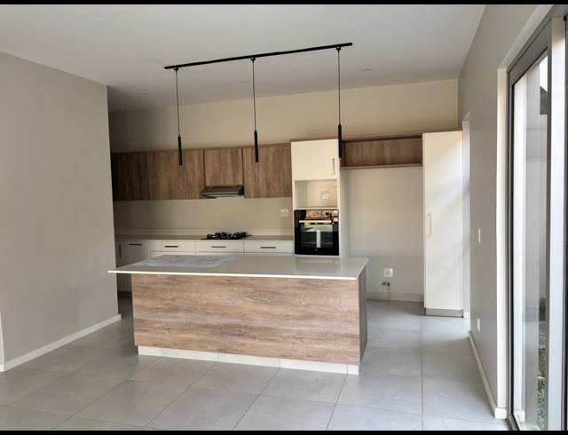 4 BEDROOM HOUSE FOR SALE IN PALM LAKES ESTATE
